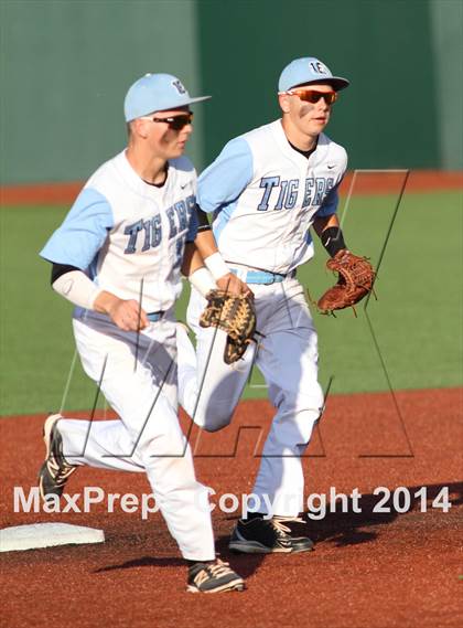 Thumbnail 3 in Blue Valley Southwest vs Eisenhower (KSHSAA 5A Playoff) photogallery.