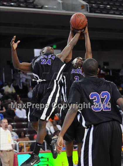 Thumbnail 2 in Centennial vs. Serra (CIF SoCal D3 Final) photogallery.