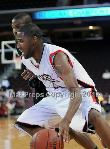 Thumbnail 1 in Centennial vs. Serra (CIF SoCal D3 Final) photogallery.