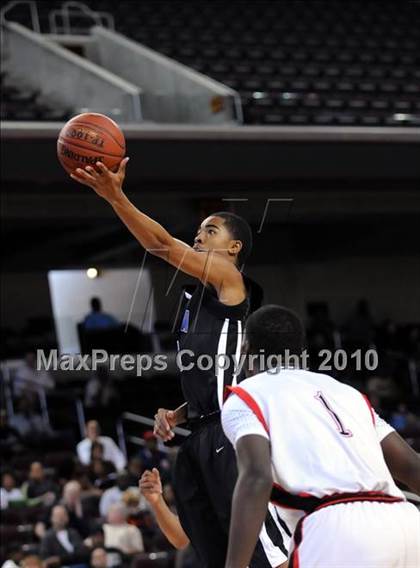 Thumbnail 1 in Centennial vs. Serra (CIF SoCal D3 Final) photogallery.