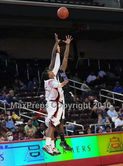 Thumbnail 2 in Centennial vs. Serra (CIF SoCal D3 Final) photogallery.