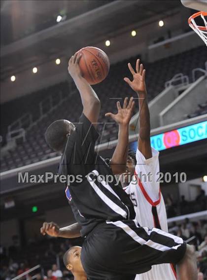 Thumbnail 1 in Centennial vs. Serra (CIF SoCal D3 Final) photogallery.