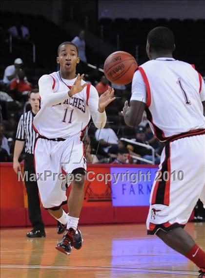 Thumbnail 1 in Centennial vs. Serra (CIF SoCal D3 Final) photogallery.