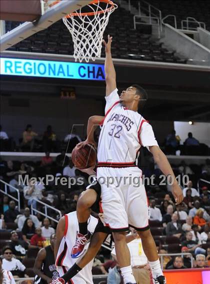 Thumbnail 1 in Centennial vs. Serra (CIF SoCal D3 Final) photogallery.