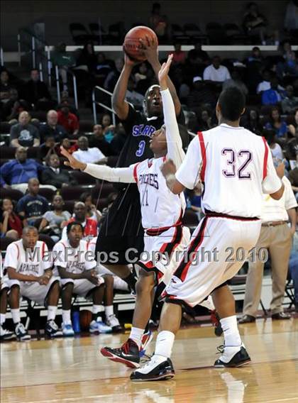 Thumbnail 3 in Centennial vs. Serra (CIF SoCal D3 Final) photogallery.