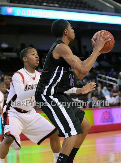 Thumbnail 2 in Centennial vs. Serra (CIF SoCal D3 Final) photogallery.