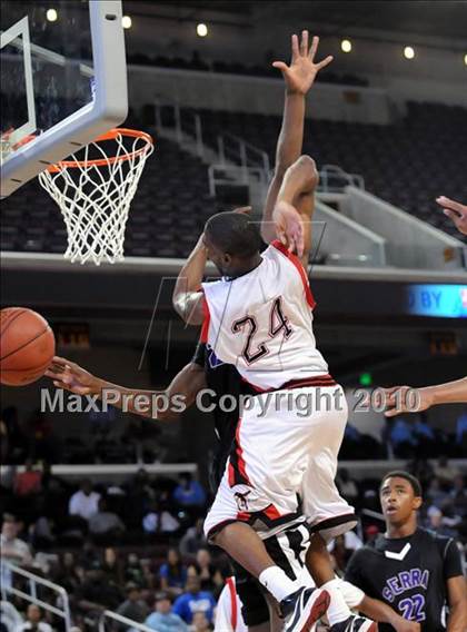 Thumbnail 3 in Centennial vs. Serra (CIF SoCal D3 Final) photogallery.