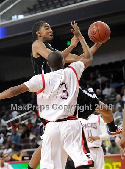 Thumbnail 2 in Centennial vs. Serra (CIF SoCal D3 Final) photogallery.