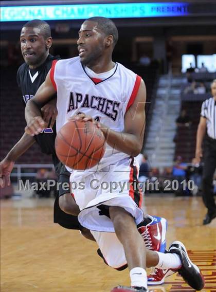 Thumbnail 3 in Centennial vs. Serra (CIF SoCal D3 Final) photogallery.