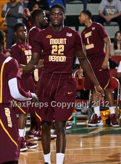 Thumbnail 3 in Mt. Vernon vs. Aquinas Institute (NYSPHSAA Class A Final) photogallery.