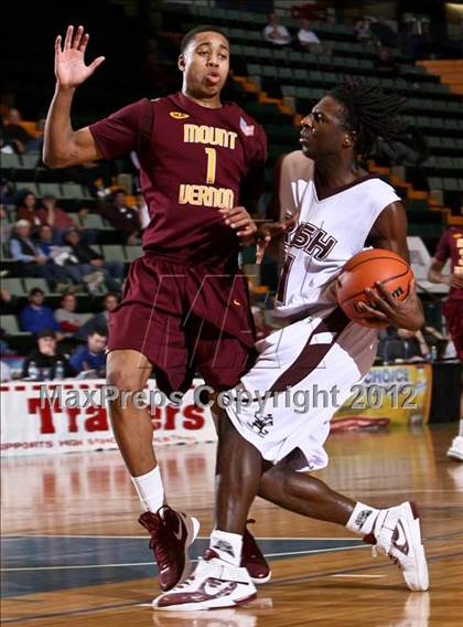 Thumbnail 3 in Mt. Vernon vs. Aquinas Institute (NYSPHSAA Class A Final) photogallery.