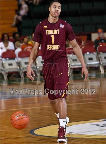 Thumbnail 3 in Mt. Vernon vs. Aquinas Institute (NYSPHSAA Class A Final) photogallery.
