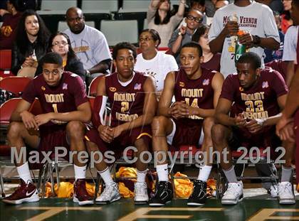 Thumbnail 1 in Mt. Vernon vs. Aquinas Institute (NYSPHSAA Class A Final) photogallery.
