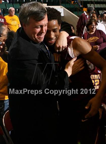 Thumbnail 2 in Mt. Vernon vs. Aquinas Institute (NYSPHSAA Class A Final) photogallery.
