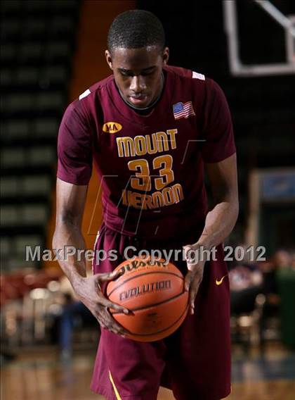 Thumbnail 1 in Mt. Vernon vs. Aquinas Institute (NYSPHSAA Class A Final) photogallery.