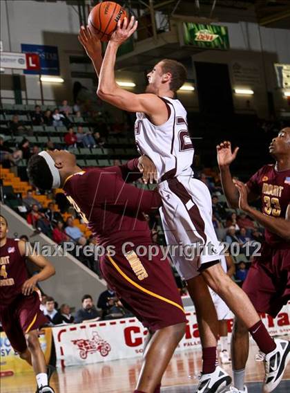 Thumbnail 2 in Mt. Vernon vs. Aquinas Institute (NYSPHSAA Class A Final) photogallery.