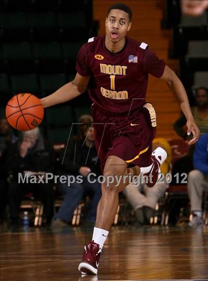 Thumbnail 2 in Mt. Vernon vs. Aquinas Institute (NYSPHSAA Class A Final) photogallery.