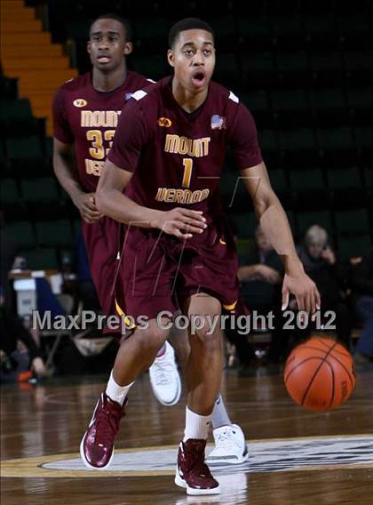 Thumbnail 3 in Mt. Vernon vs. Aquinas Institute (NYSPHSAA Class A Final) photogallery.