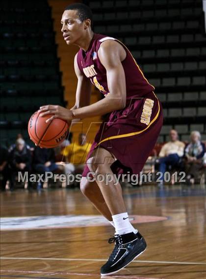 Thumbnail 2 in Mt. Vernon vs. Aquinas Institute (NYSPHSAA Class A Final) photogallery.