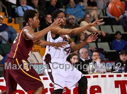 Thumbnail 2 in Mt. Vernon vs. Aquinas Institute (NYSPHSAA Class A Final) photogallery.