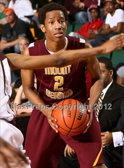 Thumbnail 1 in Mt. Vernon vs. Aquinas Institute (NYSPHSAA Class A Final) photogallery.