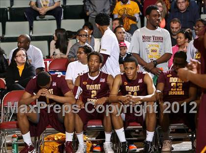 Thumbnail 2 in Mt. Vernon vs. Aquinas Institute (NYSPHSAA Class A Final) photogallery.
