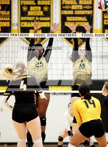 Thumbnail 2 in Abilene vs Fossil Ridge photogallery.