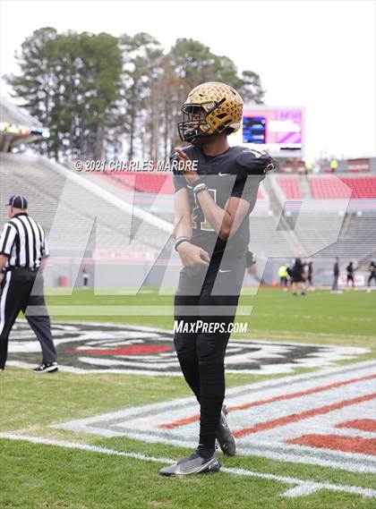 Thumbnail 2 in Shelby vs. Wallace-Rose Hill (NCHSAA 2A State Championship) photogallery.