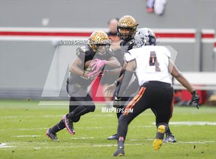 Thumbnail 3 in Shelby vs. Wallace-Rose Hill (NCHSAA 2A State Championship) photogallery.