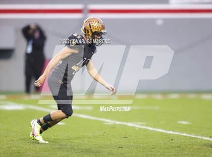Thumbnail 2 in Shelby vs. Wallace-Rose Hill (NCHSAA 2A State Championship) photogallery.