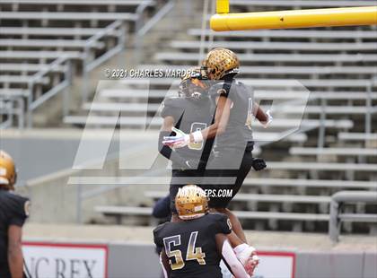 Thumbnail 3 in Shelby vs. Wallace-Rose Hill (NCHSAA 2A State Championship) photogallery.