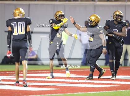Thumbnail 3 in Shelby vs. Wallace-Rose Hill (NCHSAA 2A State Championship) photogallery.