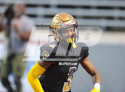 Thumbnail 1 in Shelby vs. Wallace-Rose Hill (NCHSAA 2A State Championship) photogallery.