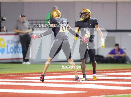 Thumbnail 2 in Shelby vs. Wallace-Rose Hill (NCHSAA 2A State Championship) photogallery.