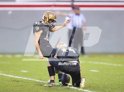 Thumbnail 2 in Shelby vs. Wallace-Rose Hill (NCHSAA 2A State Championship) photogallery.