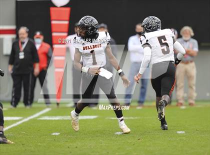 Thumbnail 3 in Shelby vs. Wallace-Rose Hill (NCHSAA 2A State Championship) photogallery.