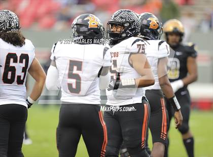 Thumbnail 3 in Shelby vs. Wallace-Rose Hill (NCHSAA 2A State Championship) photogallery.