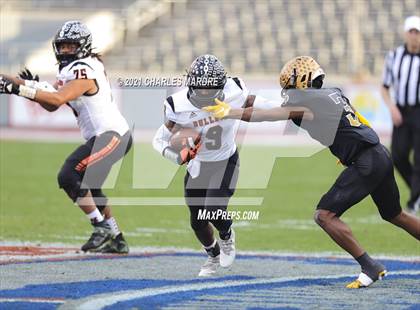 Thumbnail 1 in Shelby vs. Wallace-Rose Hill (NCHSAA 2A State Championship) photogallery.