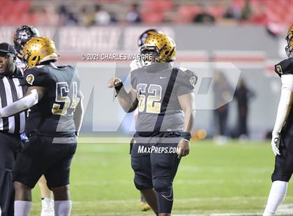 Thumbnail 2 in Shelby vs. Wallace-Rose Hill (NCHSAA 2A State Championship) photogallery.