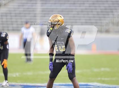 Thumbnail 3 in Shelby vs. Wallace-Rose Hill (NCHSAA 2A State Championship) photogallery.