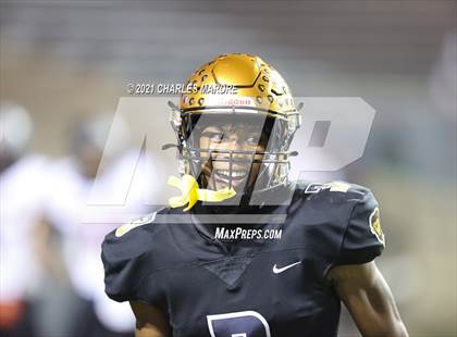 Thumbnail 1 in Shelby vs. Wallace-Rose Hill (NCHSAA 2A State Championship) photogallery.