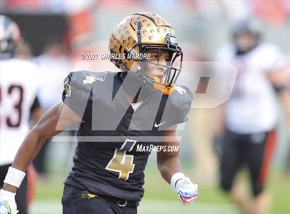 Thumbnail 3 in Shelby vs. Wallace-Rose Hill (NCHSAA 2A State Championship) photogallery.