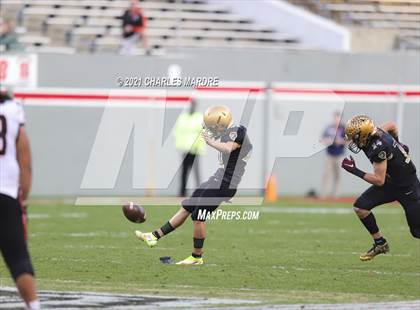 Thumbnail 2 in Shelby vs. Wallace-Rose Hill (NCHSAA 2A State Championship) photogallery.