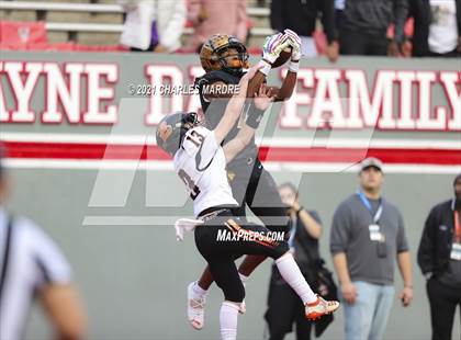 Thumbnail 3 in Shelby vs. Wallace-Rose Hill (NCHSAA 2A State Championship) photogallery.