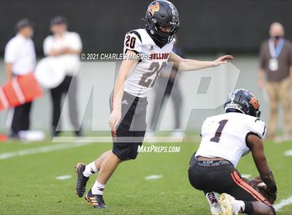 Thumbnail 3 in Shelby vs. Wallace-Rose Hill (NCHSAA 2A State Championship) photogallery.