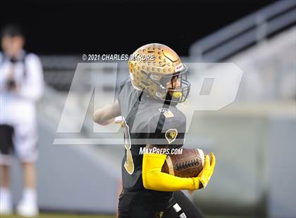 Thumbnail 2 in Shelby vs. Wallace-Rose Hill (NCHSAA 2A State Championship) photogallery.