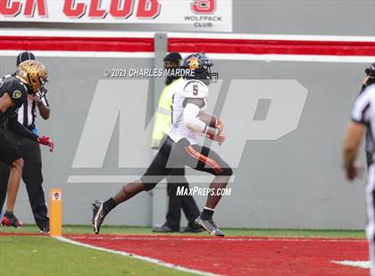 Thumbnail 1 in Shelby vs. Wallace-Rose Hill (NCHSAA 2A State Championship) photogallery.