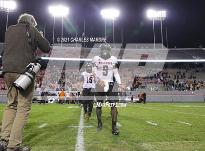 Thumbnail 2 in Shelby vs. Wallace-Rose Hill (NCHSAA 2A State Championship) photogallery.