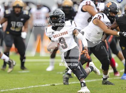 Thumbnail 2 in Shelby vs. Wallace-Rose Hill (NCHSAA 2A State Championship) photogallery.