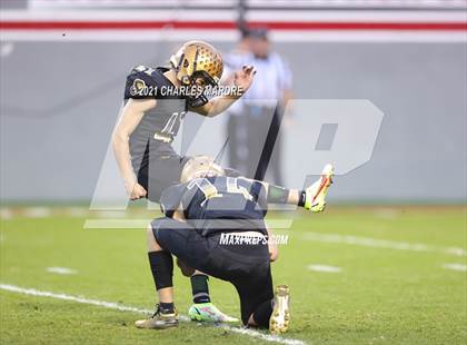 Thumbnail 3 in Shelby vs. Wallace-Rose Hill (NCHSAA 2A State Championship) photogallery.